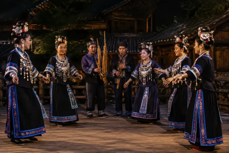 Espectáculo de danzas Miao en Fenghuang