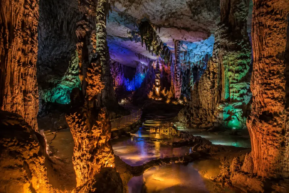 Cuevas de la Flauta de Caña