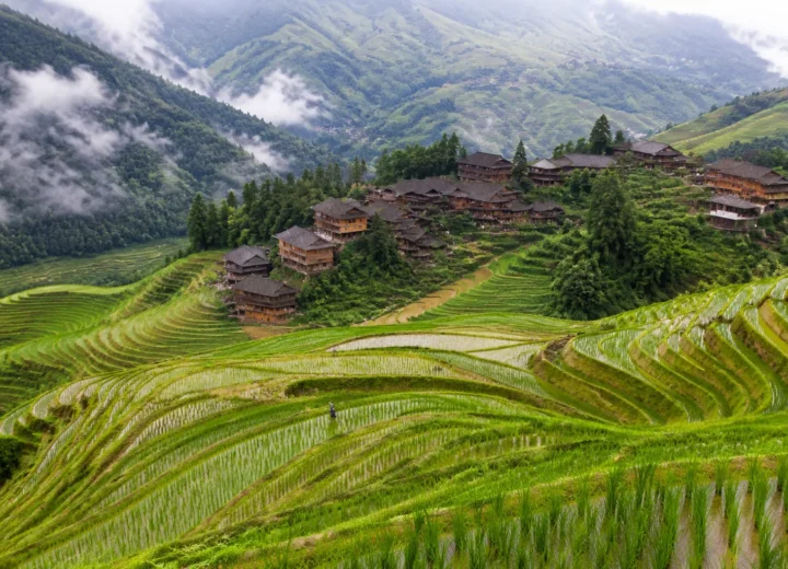 Terrazas de arroz de Longji y aldea tradicional en Longsheng